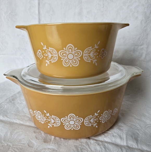 Vintage Pyrex 473 & 475 Flower Butterfly Yellow Gold Set